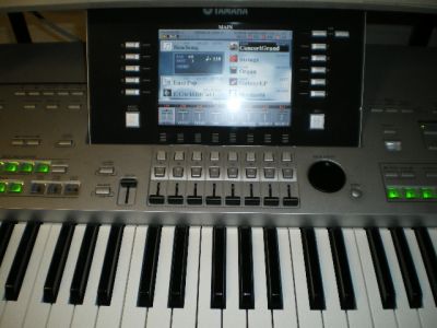 Yamaha Tyros3 und Lautsprecherset inkl. 150 Midi-Files