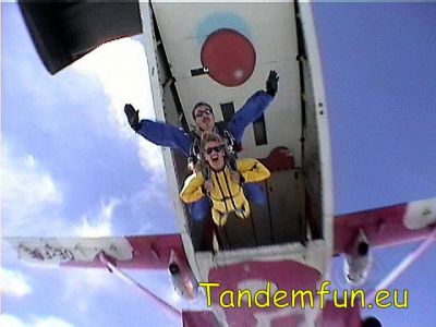 Fallschirmspringen Frühjahrsangebot 179 Euro aus 4300m