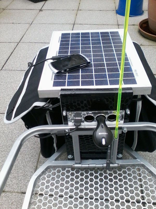 Sesselfahrrad mit Solaranhänger