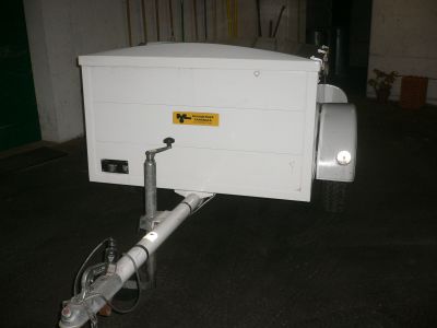 Einachsanhänger geschlossen