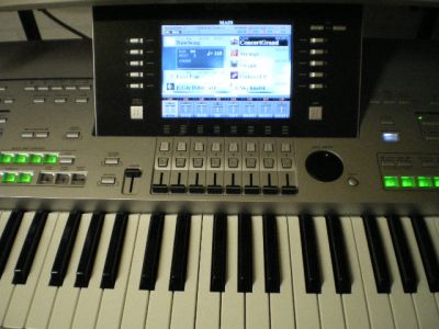 Yamaha Tyros3 und Lautsprecherset inkl. 150 Midi-Files