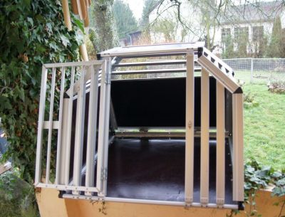 Original Schmidt-Box für (großen) Hund mit Fluchttür