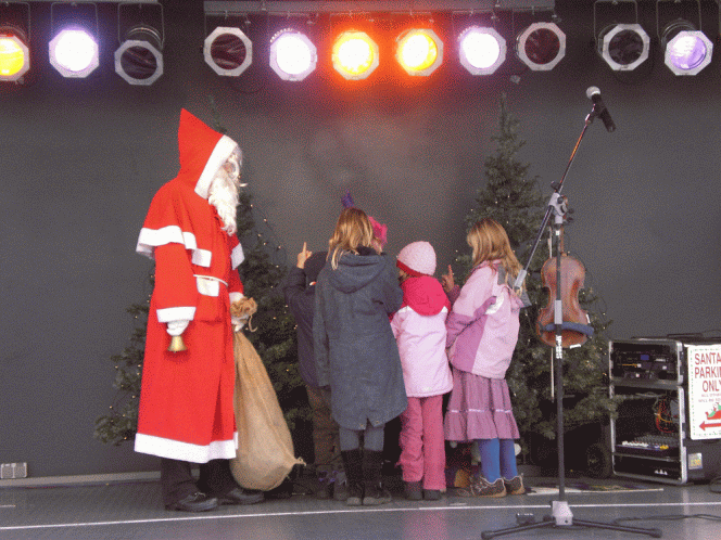 Weihnachtsprogramm auf der Showtruckbühne buchen