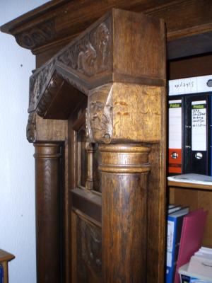 2 Antike Schränke ca. 1920 evtl. als Dekoration Preis: VB