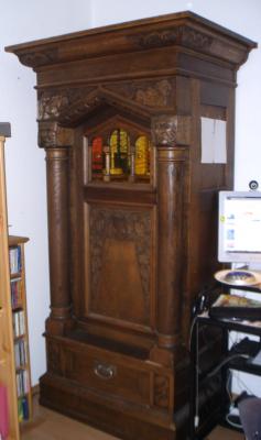 2 Antike Schränke ca. 1920 evtl. als Dekoration Preis: VB