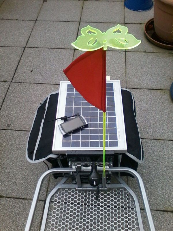 Sesselfahrrad mit Solaranhänger