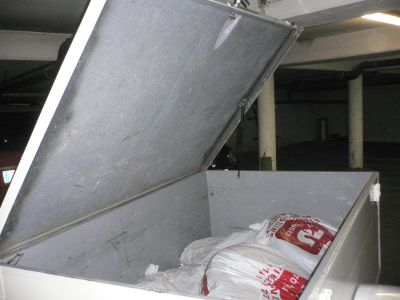 Einachsanhänger geschlossen