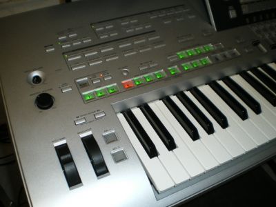 Yamaha Tyros3 und Lautsprecherset inkl. 150 Midi-Files