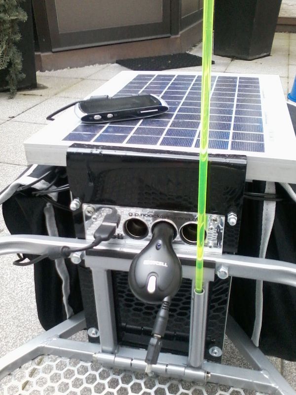 Sesselfahrrad mit Solaranhänger