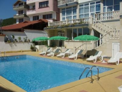 Hotel mit 50 Betten in zentraller Lage 3 km vom Sonnenstrand