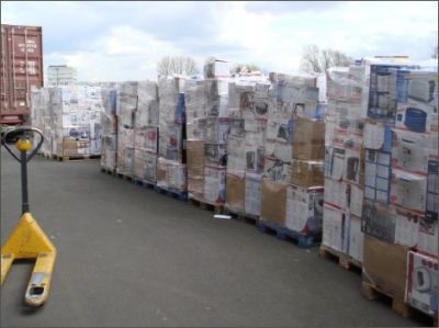Einen 40“ Container mit 3000 Haushaltsgeräten 