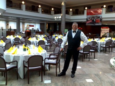 Ein Kellner zum Mieten!