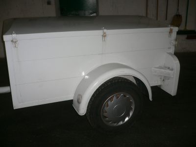 Einachsanhänger geschlossen