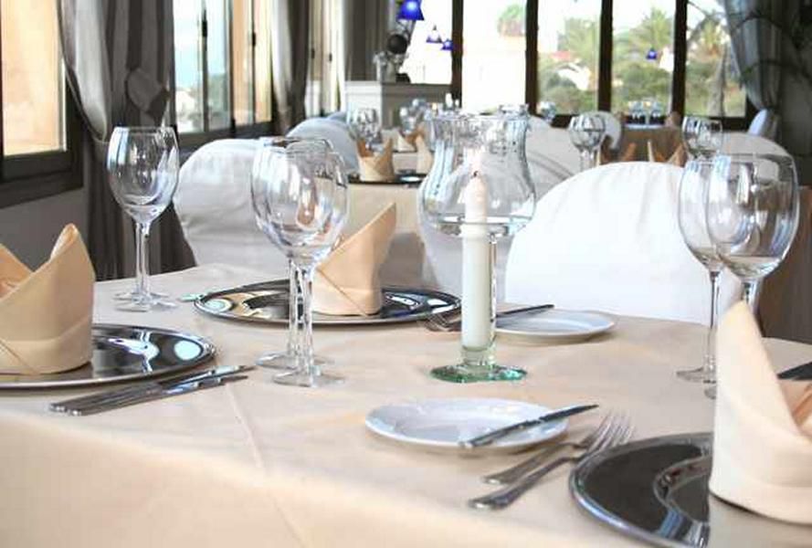 Exklusives Restaurant mit eigenem Strandzugang