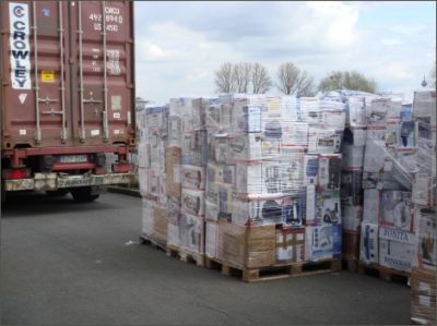 Einen 40“ Container mit 3000 Haushaltsgeräten 