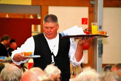 Ein Kellner zum Mieten!