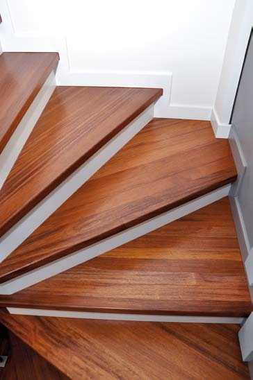 Holztreppen aus Buche, Eiche, Esche, Meranti