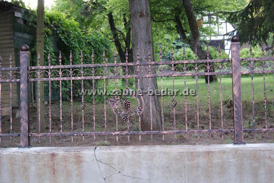 Schmiedeeiserne Zäune aus Polen. Metall ZAUN. Günstig und professionell