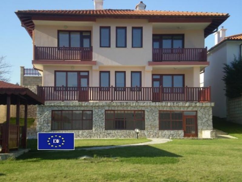 Villa mit Zugang zum Stausee ( 1.Linie )