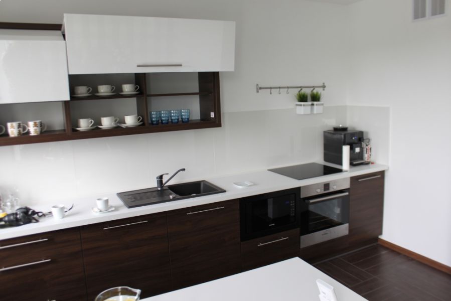 Einbauküchen nach Mass, Luxeriöse Ausführung Hochglanzlackiert