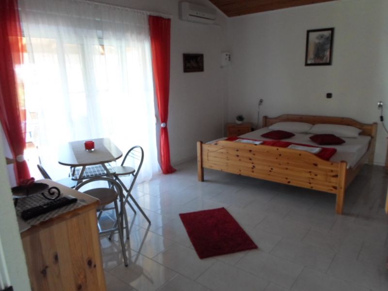 150 m bis Sandstrand, Ferienwohnung in Kroatien