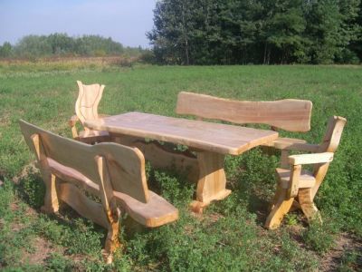 Gartenmöbel aus Massivholz, rustikal