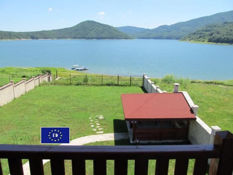 Neubau - Villa mit Zugang zum Stausee ( 1.Linie )