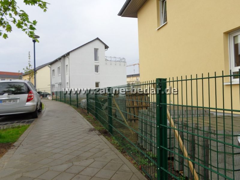 Doppelstabmattenzaun, Tore mit Elektroantrieb , Sichschutz