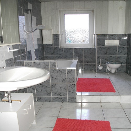 SUPER ANGEBOT! Freist, 4 Fam-Haus, 350qm Wohnfl.5 Bäder/WCs, 5 Garag 700qm Grst.348.500,00 €.Kaufpr 