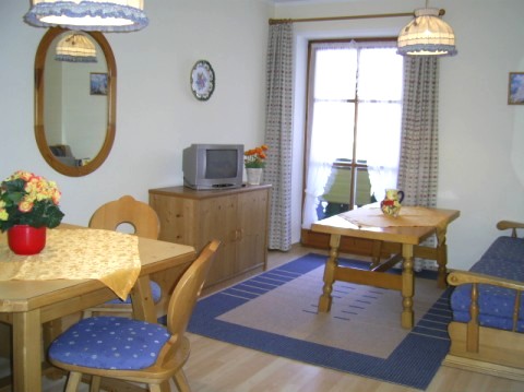 Ferienwohnungen im Landhaus Waldhauser mit Bergblick, Hunde sind willkommen und wohnen bei uns koste