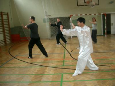 Qi Gong (Energiearbeit) und die Kraft der inneren Kampfkünste mit Meister Zhao Fenglin 28.10.-11.11.