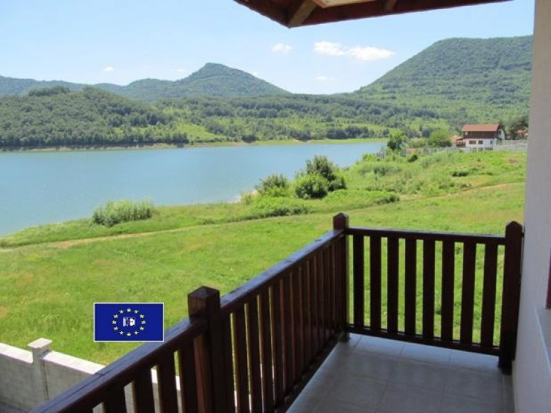 Villa mit Zugang zum Stausee ( 1.Linie ) 