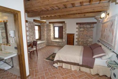 Traumhaftes Anwesen mit der Möglichkeit der Gewerblichen Nutzung - Inmitten wunderschöner Hügeln im 