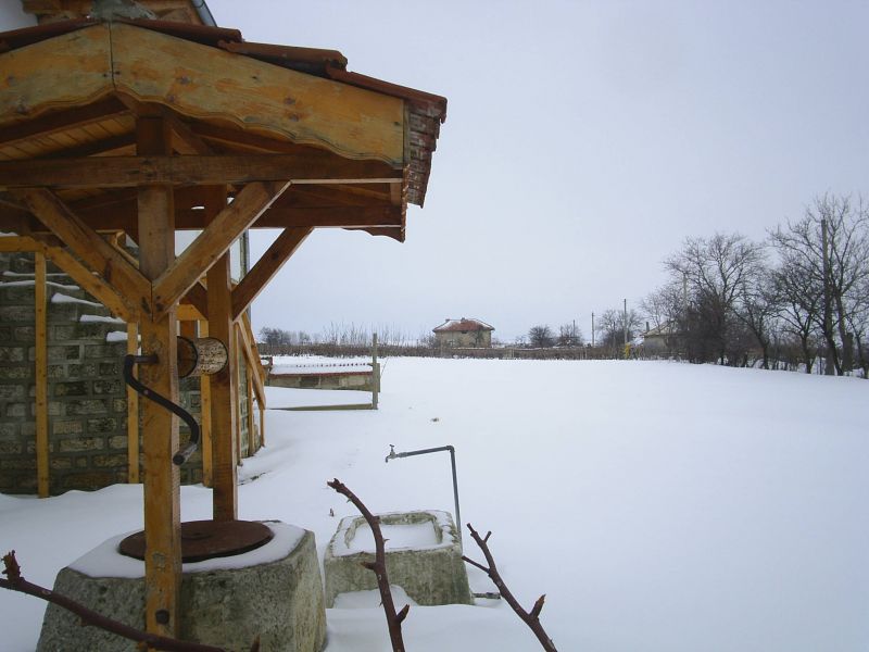 Bulgarien -2 Einfamilienhäuser - 1x Euro 10000- 1x 42000