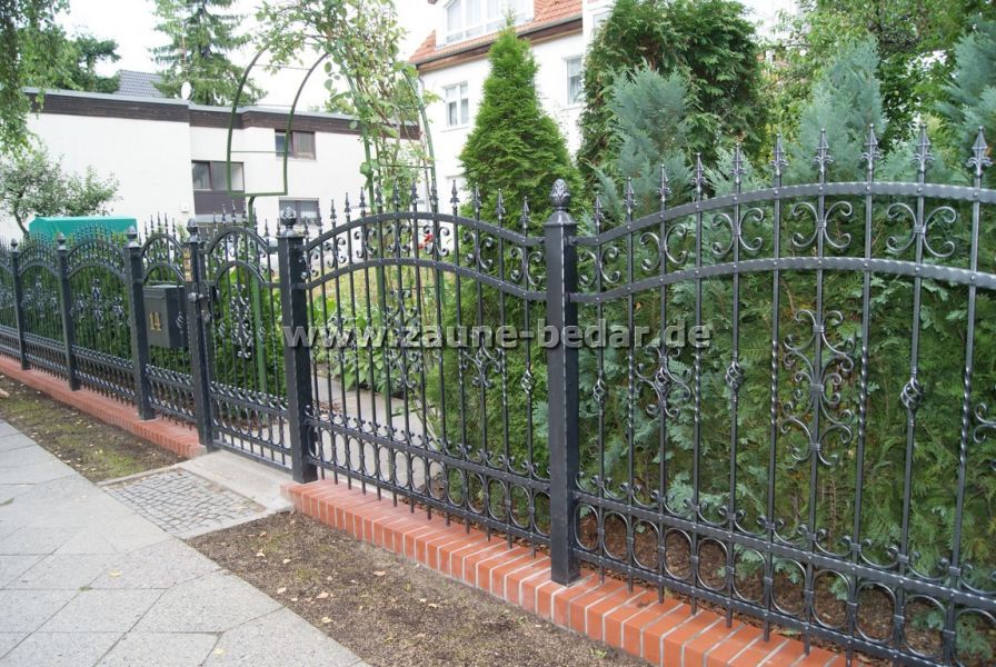 Moderne Metallzäune . ZAUN aus Polen .