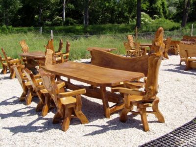 Gartenmöbel aus Massivholz, rustikal