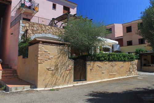 SARDINIEN - Schönes quadrivano Erdgeschoss mit Garten und Terrasse 