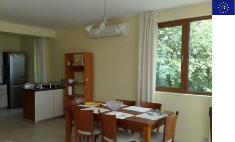 Dreistöckige Villa mit Schwimmpool in Top Lage mit Meerpanorama