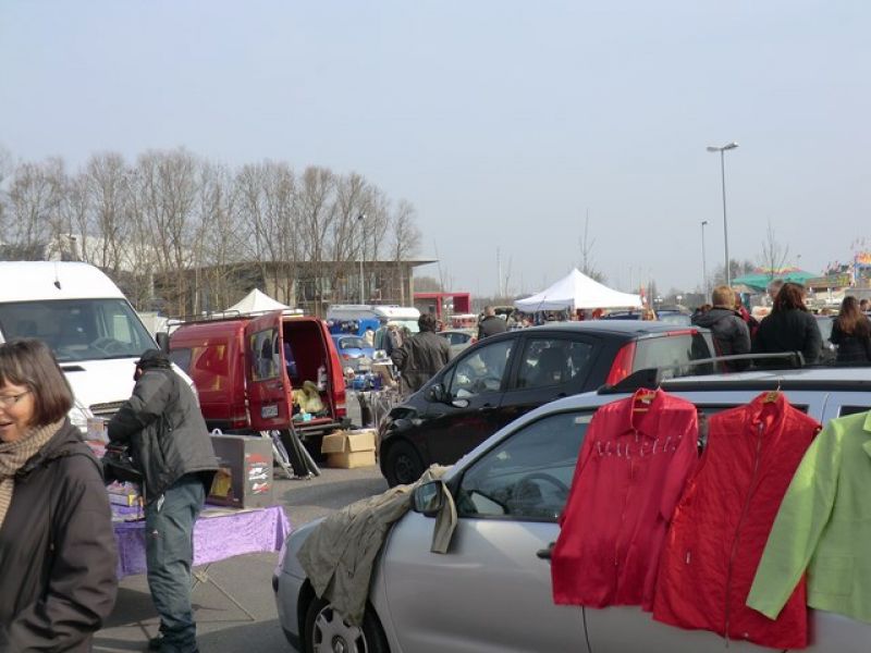 XXL-Volkströdelmarkt zum Frühjahrsmarkt Wilhelmshaven / Sportforum 05.+ 06.04.2014
