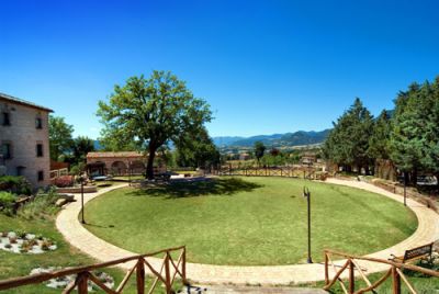 Traumhaftes Anwesen mit der Möglichkeit der Gewerblichen Nutzung - Inmitten wunderschöner Hügeln im 