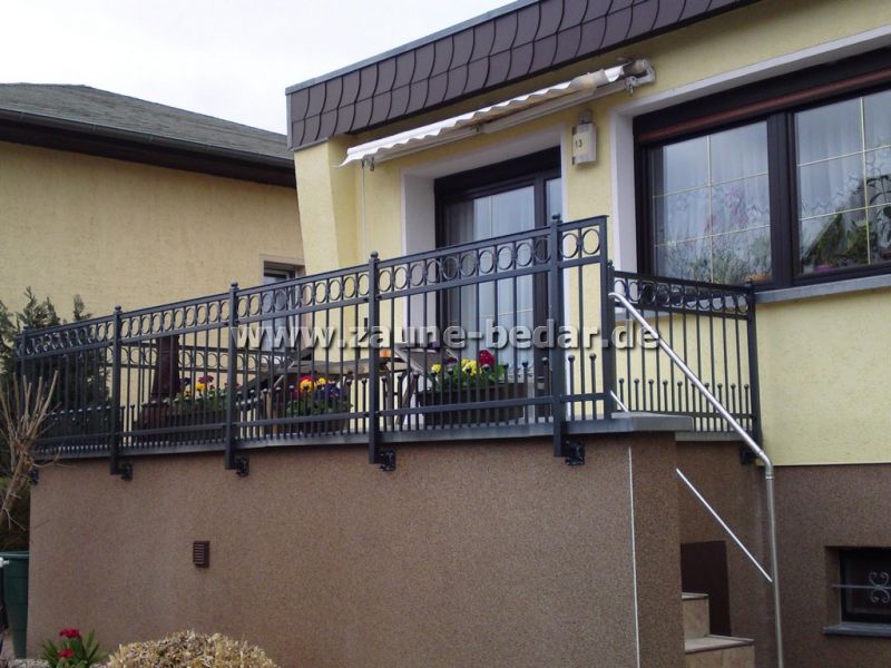 GELÄNDER AUS POLEN, Fenstergitter, Geländer auf dem Balkon 