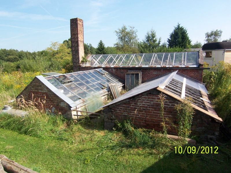 Sehr altes,zentral,aber ruhig gelegenes Fachwerkhaus+Gewächshäuser+Schuppen,Nähe:2 Badeseen