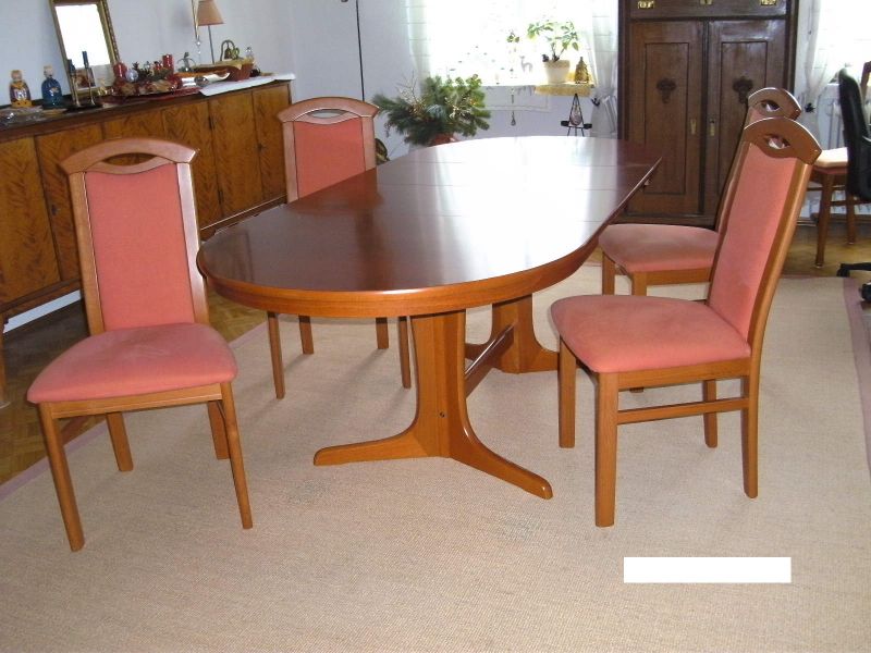 Esszimmertisch-oval mit 4 Stühlen