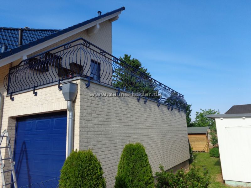 GELÄNDER AUS POLEN, Fenstergitter, Geländer auf dem Balkon 