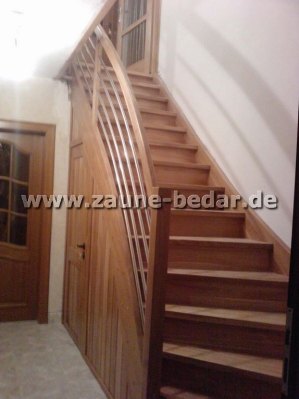 Holztreppe aus Polen. Treppen aus Holz. Bolzentreppe. Verkleidung