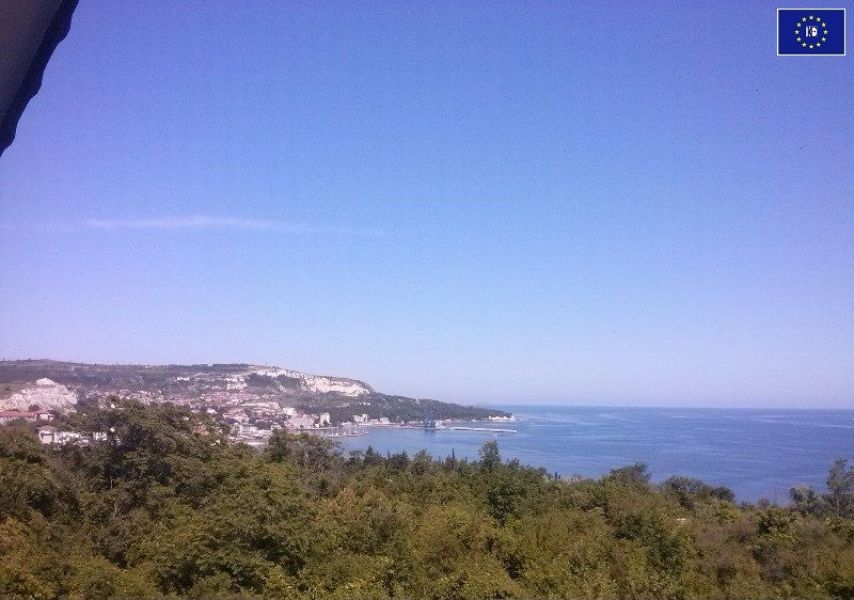 Neugebautes Einfamilienhaus auf drei Niveaus,5 Minuten vom Strand