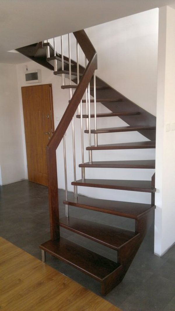 Holztreppen aus Polen - Bolzentreppen aus Polen - Wangentreppen aus Polen