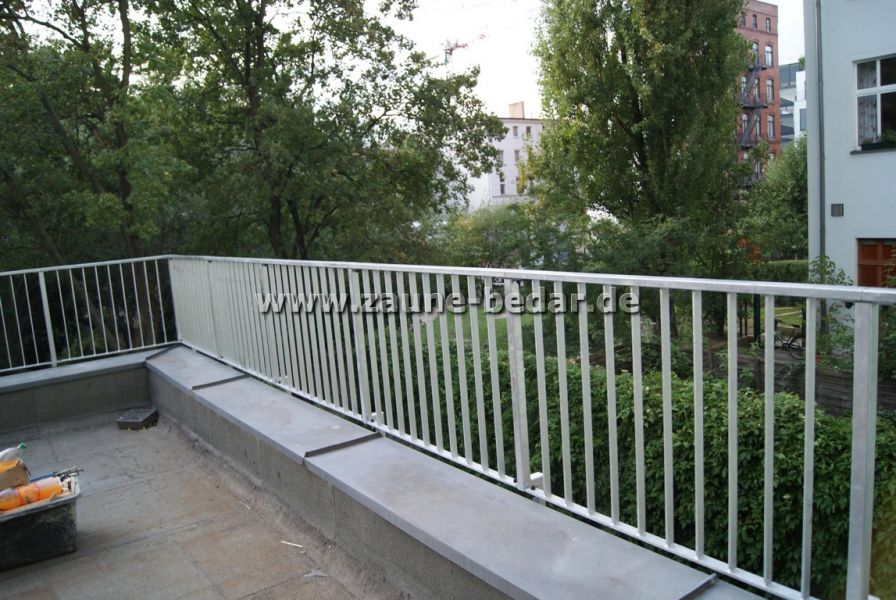 GELÄNDER AUS POLEN, Fenstergitter, Geländer auf dem Balkon 