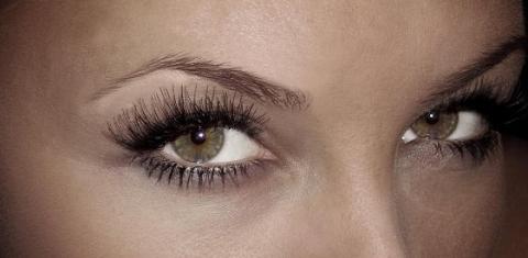 Wimpernverlängerung und Verdichtung oder Kurs zur Wimpernstylistin