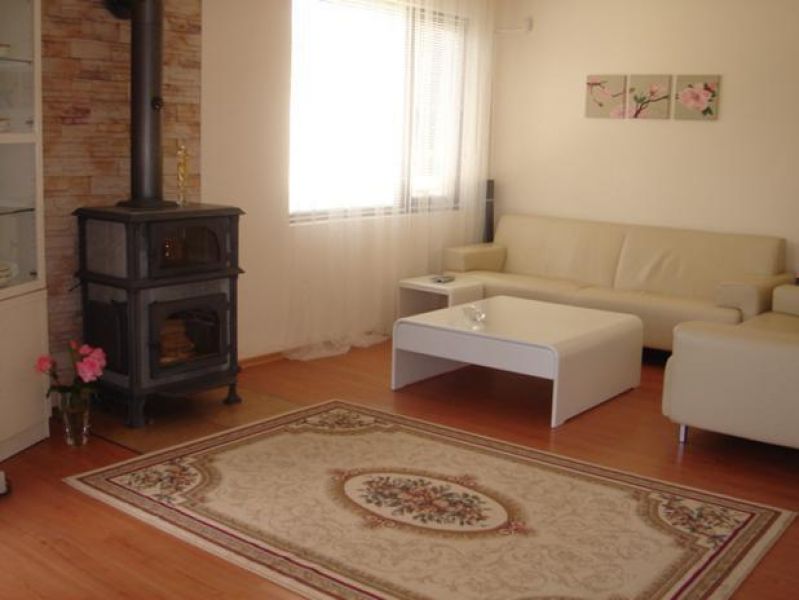 Zweistockiges Haus nur 4 km vom Meer entfernt